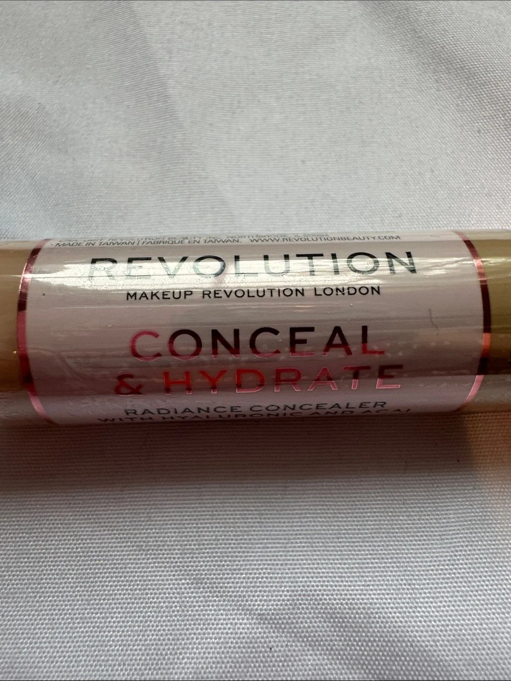 Makeup Revolution Conceal and Hydrate Radiance Concealer Shade C7